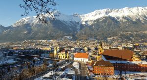 Innsbruck und Nordkette bei flach stehender Sonne von Alexander Aicher